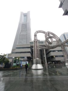 横浜駅前